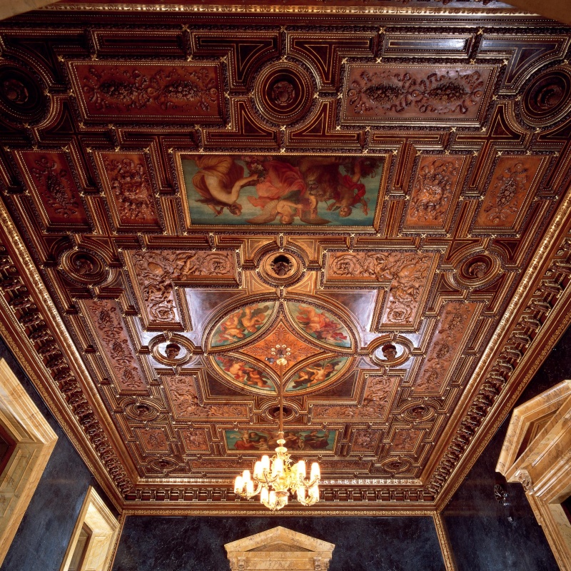 Blick in die Stuckdecke des Empfangssaals, Gemälde von Christian Griepenkerl, Bel Etage.