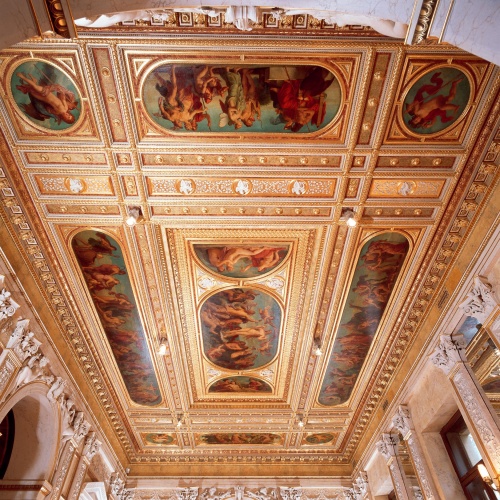 Decke des Festsaals mit Deckengemälden, die Darstellung der Geburt der Venus in der Mitte (Gemälde von Christian Griepenkerl), Bel Etage.