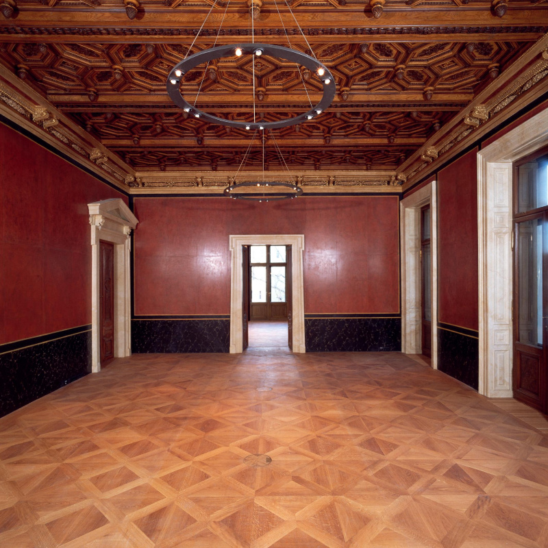 Blick in den Speisesaal, Stuccolustro an den Wänden, Stuckdecke, Bel Etage.