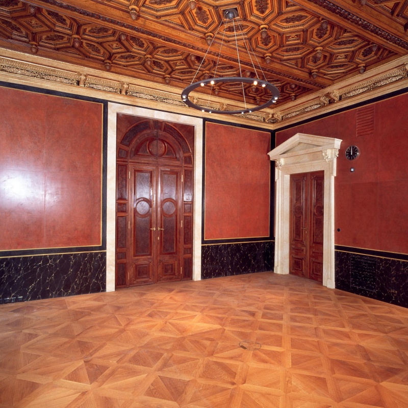 Blick in den Speisesaal, Stuccolustro an den Wänden, Stuckdecke, Bel Etage.