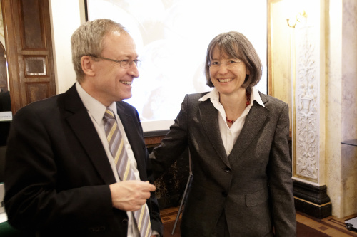 v.li. Univ.-Prof. Dr. Wolfgang Sander mit der Vortragenden Univ. Prof. Dr. Annette Scheunpflug.