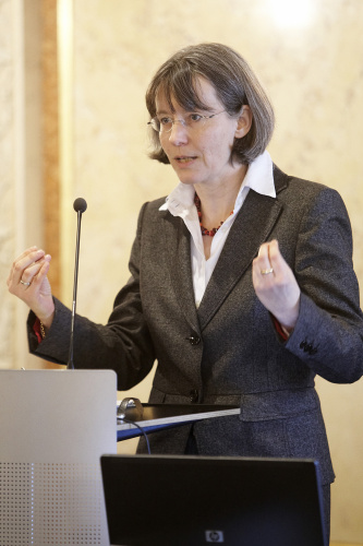Univ.Prof. Dr. Annette Scheunpflug am Rednerpult.