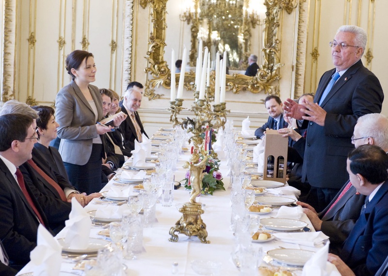 Ansprache von Luka Bebic - Parlamentspräsident der Republik Kroatien (re)