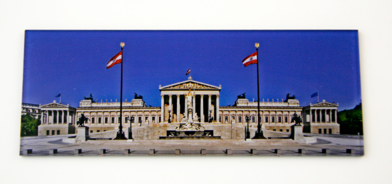 Großer Magnet mit Vorderansicht des Parlamentsgebäudes