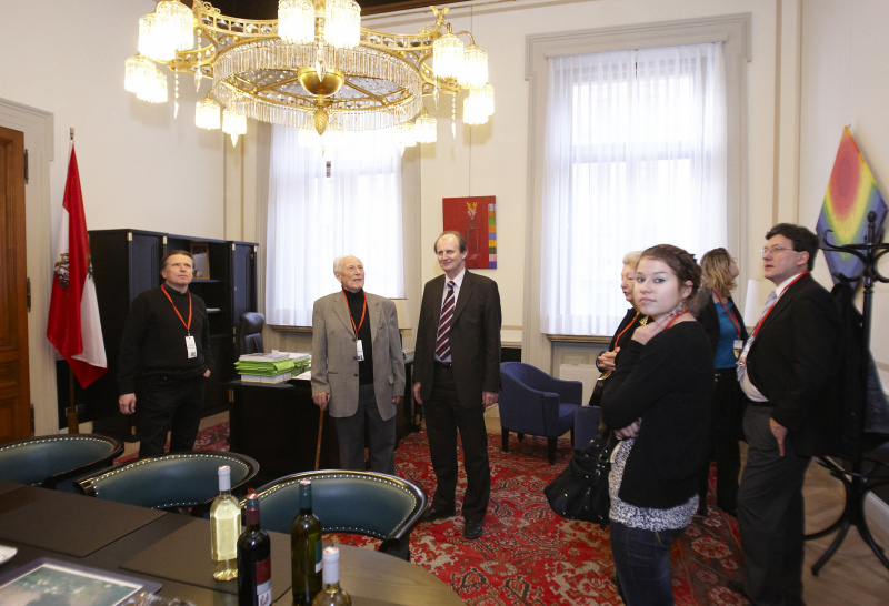 Bundesratspräsident Erwin Preiner (3.v.li.) mit den Künstlern
