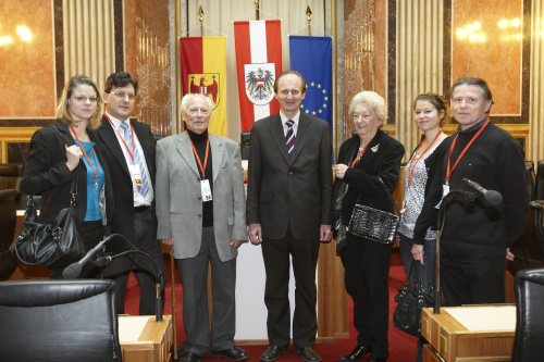 Bundesratspräsident Erwin Preiner (4.v.li.) mit den Künstlern