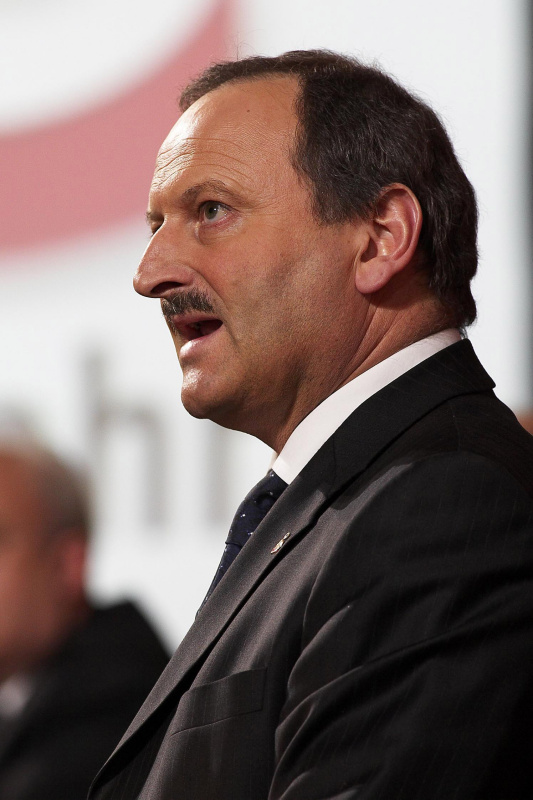 Vizekanzler Hubert Gorbach (FPÖ) am Rednerpult