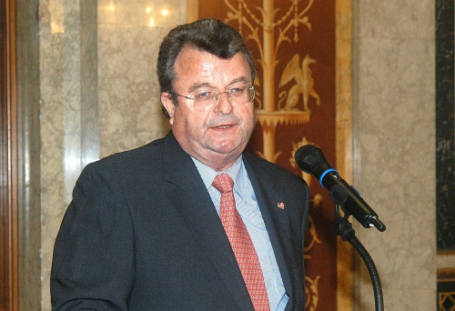 Ludwig Bieringer - Bundesrat am Rednerpult.