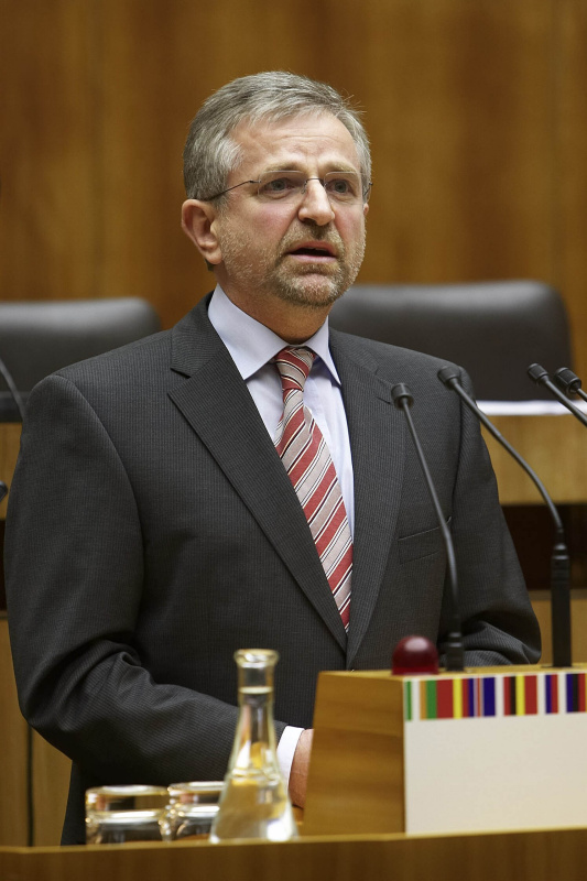 Mag. Willibald Molterer - Klubobmann am Rednerpult.