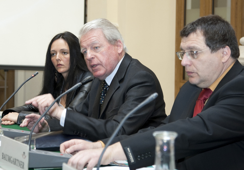 v.li. Nicole Sevik - Geschäftsführerin Verein Ketani und; Dr. Franz Vranitzky - Bundeskanzler a.D. und; Dr. Gerhard Baumgartner - Historiker und Journalist