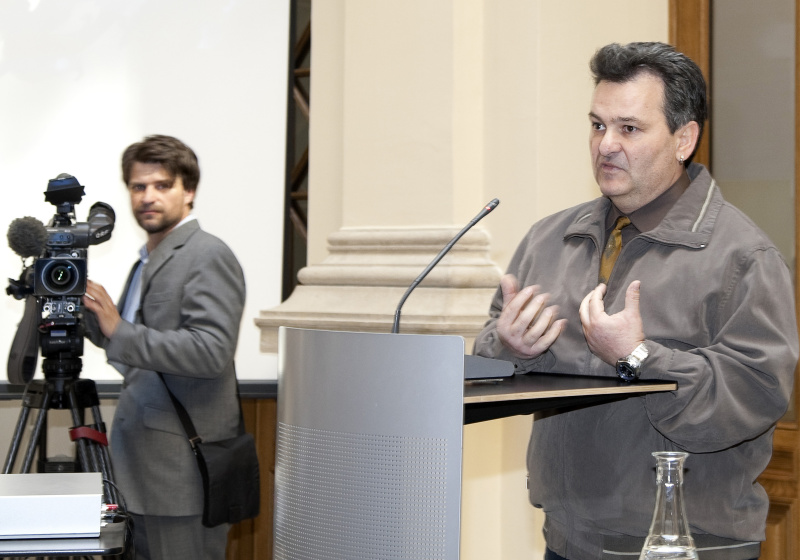 Emmerich Gärtner-Horvath  am Rednerpult.