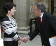 v.li. Nationalratspräsidentin Mag.a Barbara Prammer begrüßt  Antonio Guterres - UN-Flüchtlingshochkommissar