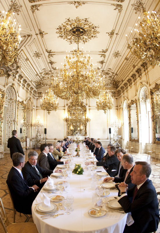 Un Delegation und Österreichische Delegationen beim Mittagessen.