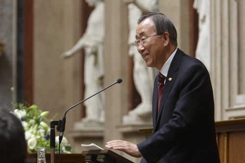 Ban Ki-Moon - UN-Generalsekretär am Rednerpult.