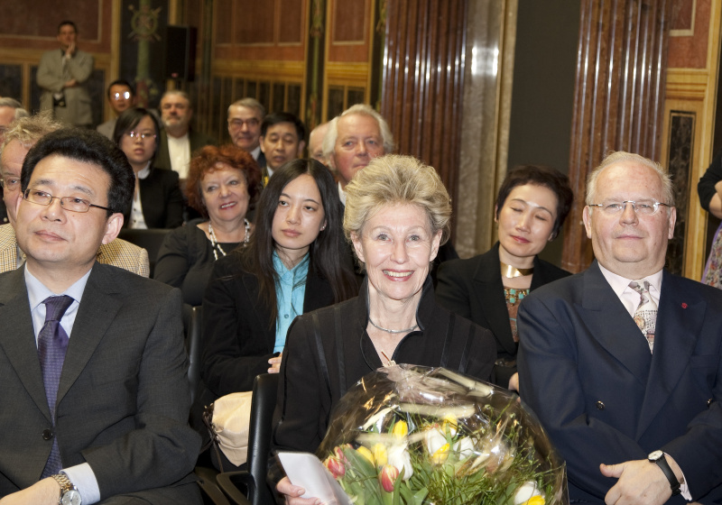 v.li. Veranstaltungsteilnehmer, Lotte Ledl und Univ.-Prof. Dr. Gerd Kaminski - Autor