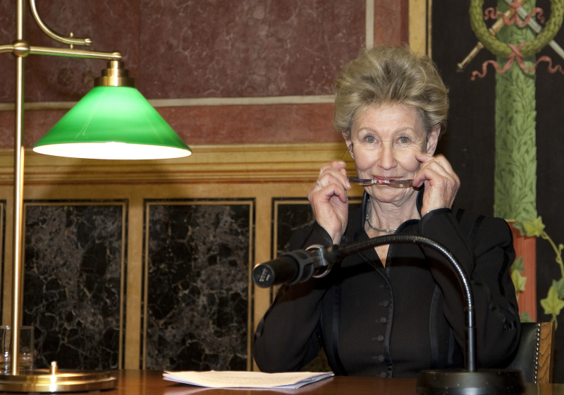 Lotte Ledl während der Lesung