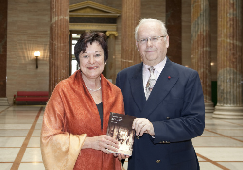 v.li. Mag. Susanne Neuwirth - Vizepräsidentin des Bundesrates und  Univ.-Prof. Dr. Gerd Kaminski - Autor
