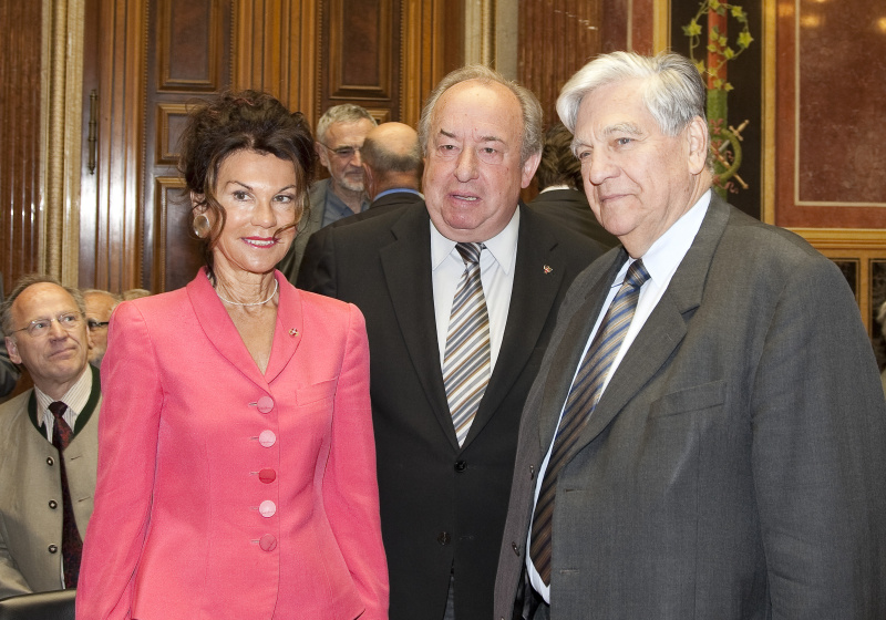 v.li. Brigitte Bierlein - Vizepraesidentin des Verfassungsgerichtshofs, Fritz Neugebauer - Zweiter Praesident des Nationalrates,  DDr. hc. mult. Karl Korinek