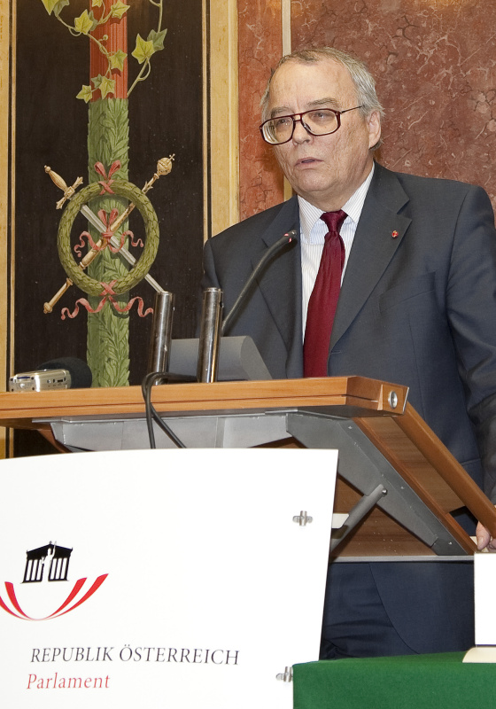 Mag. Wolfgang Rank - Praesident des Katholischen Laienrates Oesterreichs am Rednerpult.