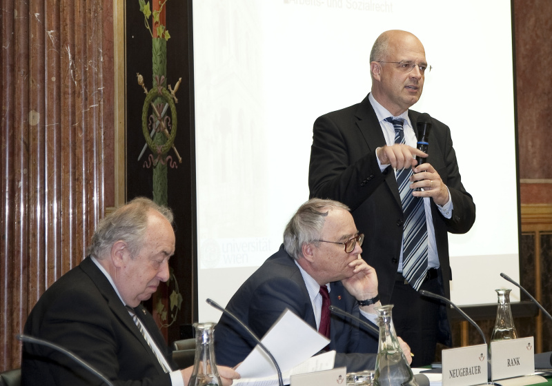 Am Podium v.li. Fritz Neugebauer - Zweiter Praesident des Nationalrates, Mag. Wolfgang Rank - Praesident des Katholischen Laienrates Oesterreichs, Univ.-Prof. Dr.Wolfgang Mazal