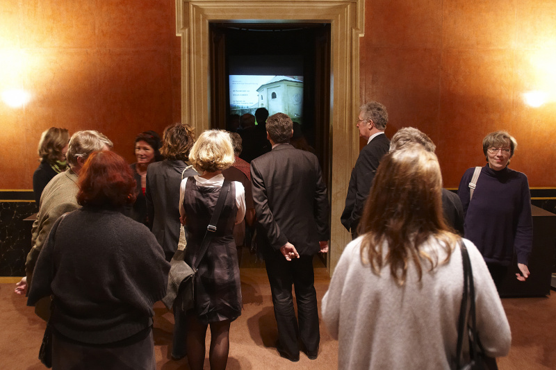 Videoinstallation "Demokratie-eine lebendige Herausforderung" in der Bel Etage.