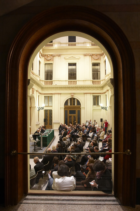 Am Podium v.links: Dr. Franz Kössler - Jounalist, Amina Handke - OKTO TV, Michael Kerbler - Ö1, Mag. Gerlinde Hinterleitner - Chefredakteurin "der Standard.at" und Mag. Franz C. Bauer Journalist
