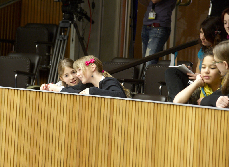 Teilnehmerinnen wohnen der 62.Nationalratssitzung bei.