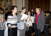 Nationalratspräsidentin Mag.a Barbara Prammer begrüßt die Jugendlichen