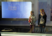 Teilnehmerinnen besuchen das Stadtstudio Wien des ORF