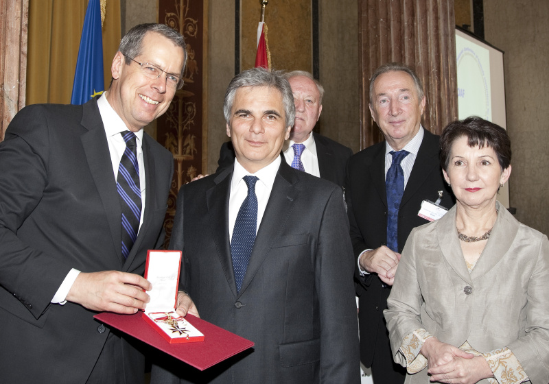 v.li. Reinhold Robbe - Wehrbeauftragter des Deutschen Bundestages, Werner Faymann - Bundeskanzler und Mag.a Barbara Prammer - Nationalratspräsidentin