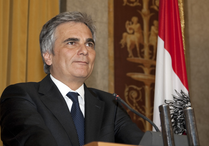 Werner Faymann - Bundeskanzler am Rednerpult