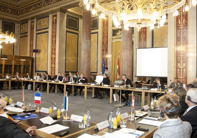 Mag.a Barbara Prammer - Nationalratspräsidentin am Rednerpult.