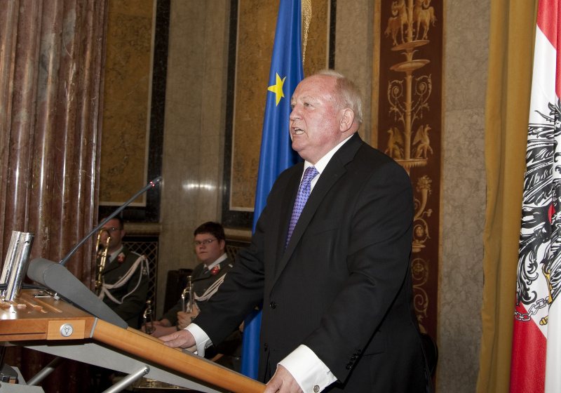 Präsident Anton Gaal - Amtsführender Vorsitzender der PBHK am Rednerpult.