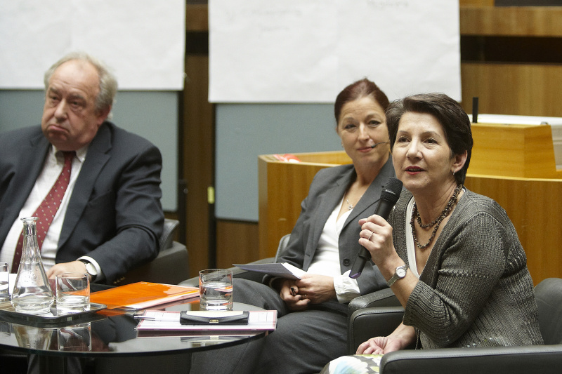 v.li. Fritz Neugebauer - Zweiter Nationalratspräsident, Mag.a Hannah Lessing und Mag.a Barbara Prammer - Nationalratspräsidentin