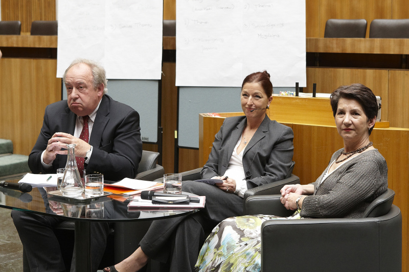 v.li. Fritz Neugebauer - Zweiter Nationalratspräsident, Mag.a Hannah Lessing und Mag.a Barbara Prammer - Nationalratspräsidentin