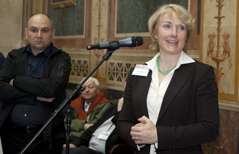 Dr. Gerlinde Manz-Christ - EAPC – Emotions in Politics and Campaigning am Mikrofon