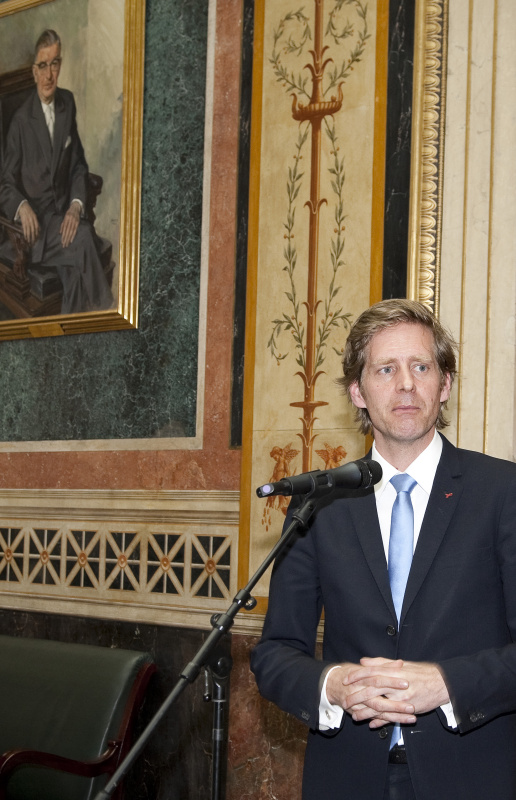 Kai Jan Krainer - Abgeordneter zum Nationalrat am Mikrofon