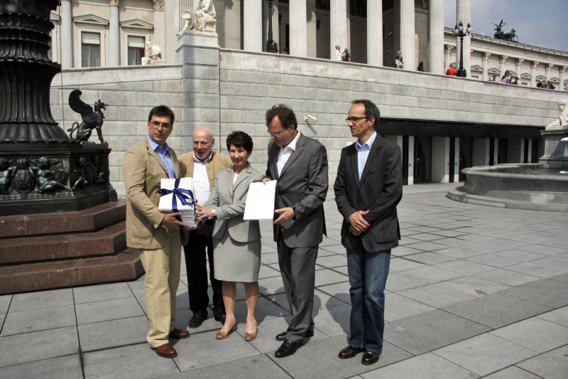 v.li. Andreas Wurzer - stv. Geschäftsführer des WWF Österreich, Helmut Belanyecz - Präsident des ÖKF (Österreichisches Kuratorium für Fischerei), Nationalratspräsidentin Mag.a Barbara Prammer; Dr. Günther Kräuter - Nationalratsabgeordneter und DI Manuel Hinterhofer - Geschäftsführer des ÖFV (Österreichischer Fischereiverband).