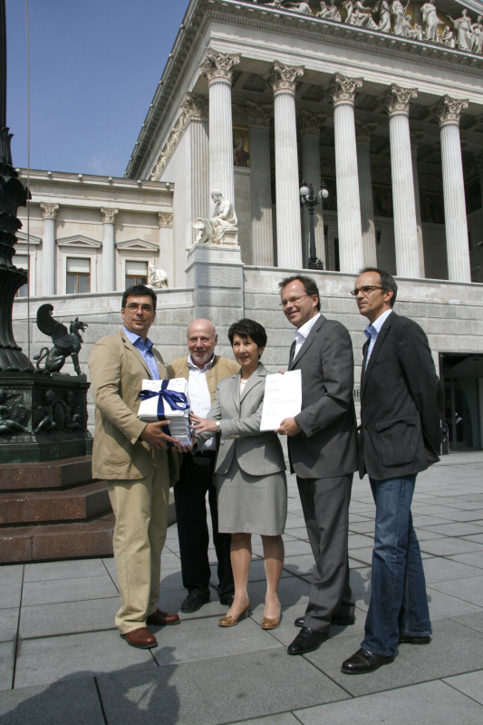 v.li. Andreas Wurzer - stv. Geschäftsführer des WWF Österreich, Helmut Belanyecz - Präsident des ÖKF (Österreichisches Kuratorium für Fischerei), Nationalratspräsidentin Mag.a Barbara Prammer; Dr. Günther Kräuter - Nationalratsabgeordneter und DI Manuel Hinterhofer - Geschäftsführer des ÖFV (Österreichischer Fischereiverband).