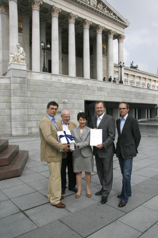 v.li. Andreas Wurzer - stv. Geschäftsführer des WWF Österreich, Helmut Belanyecz - Präsident des ÖKF (Österreichisches Kuratorium für Fischerei), Nationalratspräsidentin Mag.a Barbara Prammer; Dr. Günther Kräuter - Nationalratsabgeordneter und DI Manuel Hinterhofer - Geschäftsführer des ÖFV (Österreichischer Fischereiverband).