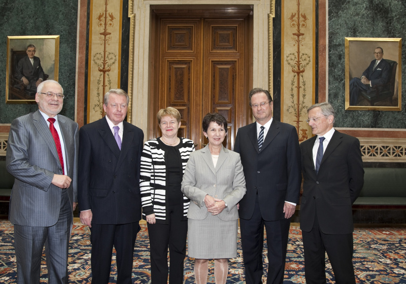 v.li. Dr. Erhard Busek, Dr. Franz Vranitzky, Mag.a Brigitte Ederer, Mag.a Barbara Prammer - Präsidentin des Nationalrates, Dr. Klaus Kinkel - Aussenminister der Bundesrepublik Deutschland a.D. und Dr. Wolfgang Schüssel - Bundeskanzler a.D. - Präsident der ÖGAVN,