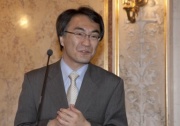 Univ.-Prof. Dr. Takahiro Kondo - Nagoya University am Rednerpult.