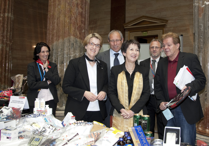 erste Reihe v.li. Dr. Ruperta Lichtenecker- Abgeordnete zum Nationalrat, Mag.a Barbara Prammer - Präsidentin des Nationalrates und Mag. Johann Maier - Abgeordneter zum Nationalrat