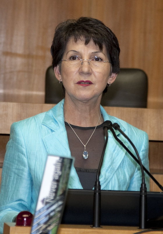 Mag. Barbara Prammer - Praesidentin des Nationalrates am Rednerpult