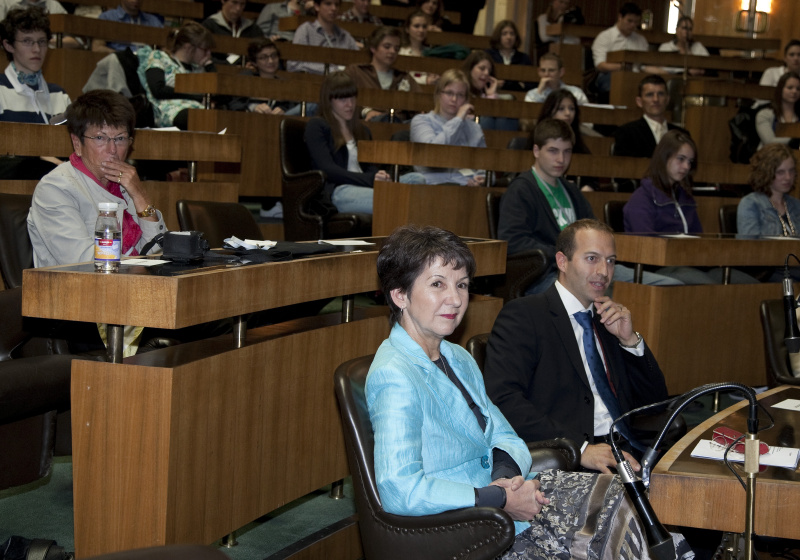 erste v.li. Mag. Barbara Prammer - Praesidentin des Nationalrates