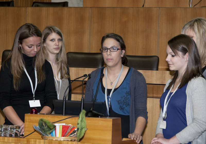 Schuelerinnen - Rainergasse