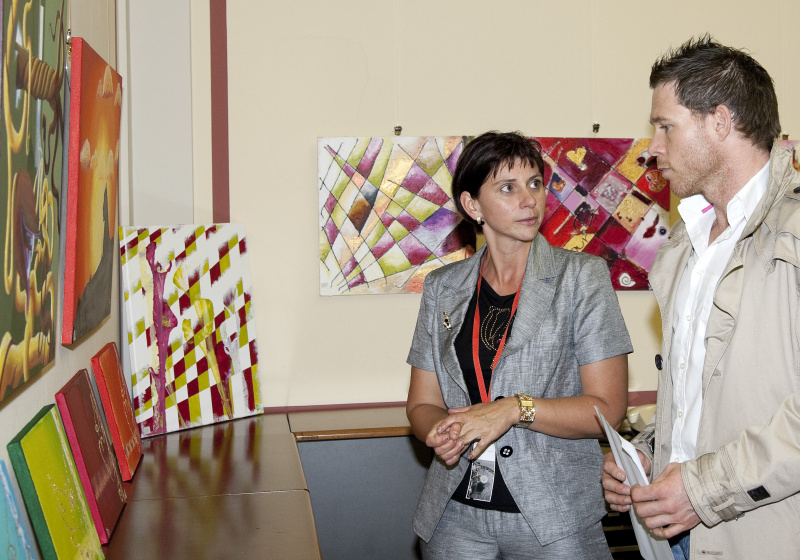 v.li. Mutter von Yvonne Doefler und ein Veranstaltungsteilnehmer