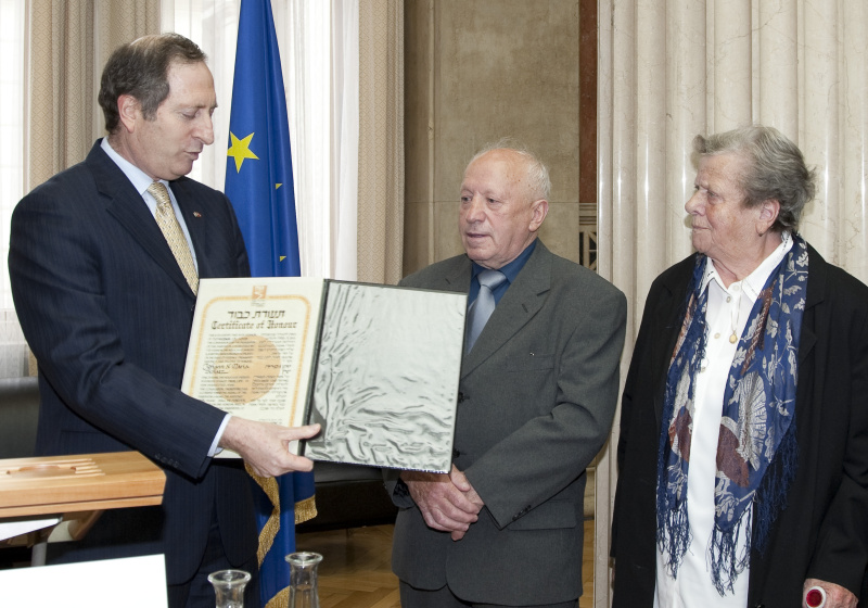 v.li. Aviv Shir-On - Botschafter des Staates Israel, Alois Schatz und Hermine Füreder