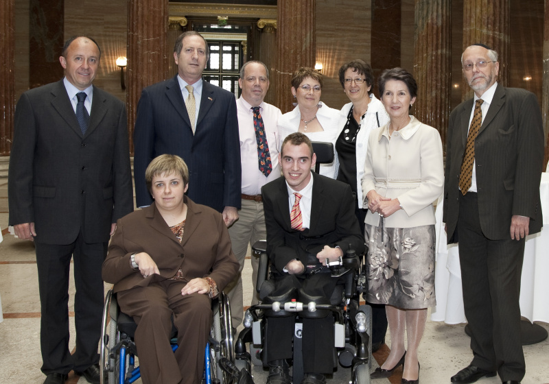 v.li. Franz Schatz, Aviv Shir-On - Botschafter des Staates Israel, Arie Zychlinski mit Gattin, Mag. Barbara Prammer - Praesidentin des Nationalrates, Raimund Fastenbauer, Familie Schatz