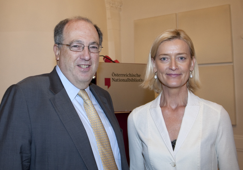 v.li. Dr. Ariel Muzicant - Präsident der Israelitischen Kultusgemeinde Wien (IKG) und Dr. Johanna Rachinger - Generaldirektorin der Oesterreichischen Nationalbibliothek